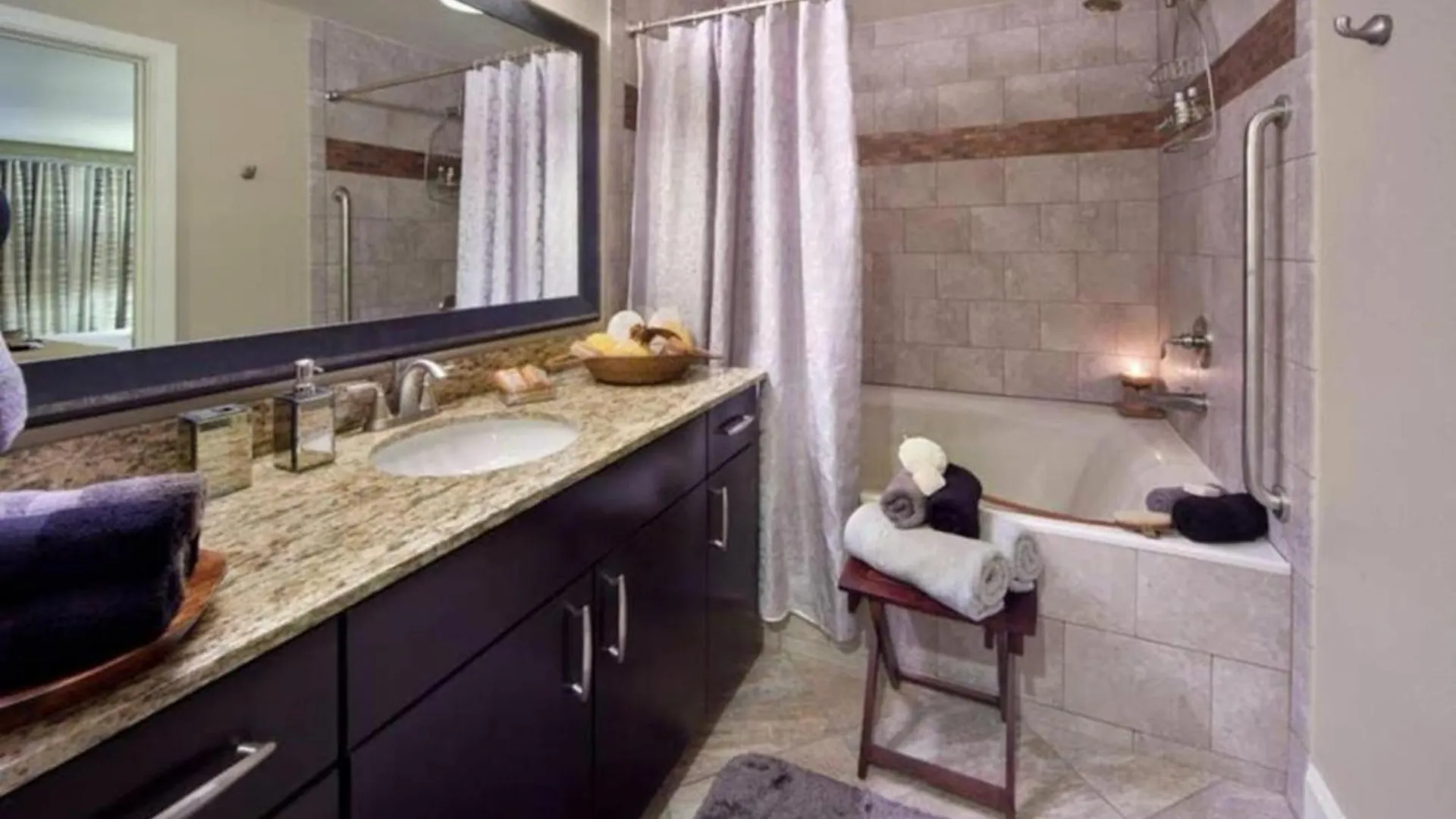 Family Friendly 2Bd Condo With Resort Setting Near Las Vegas